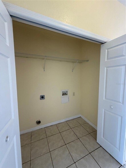 Building Photo - 2212 Garden Lake Dr