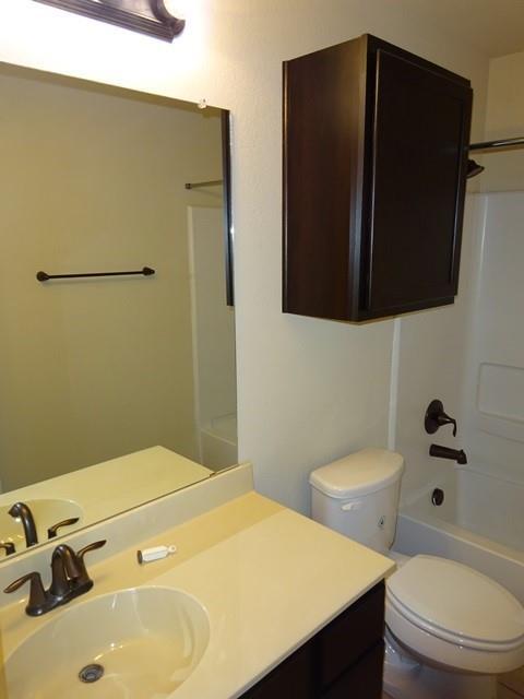 Building Photo - 160 Creekside Villa Dr