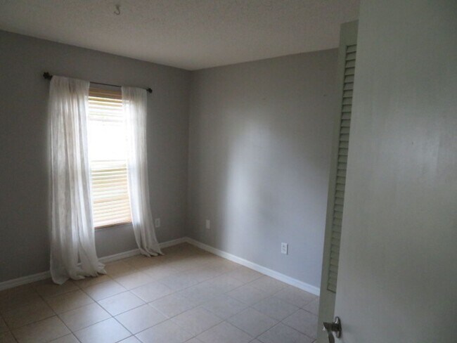 Building Photo - 839 Rosemere Cir