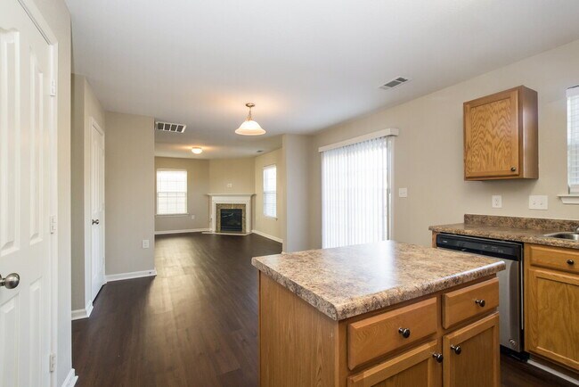 Building Photo - 1742 Eastway Dr
