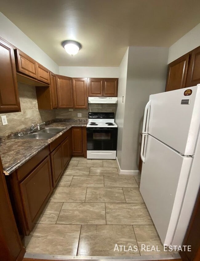 Building Photo - 835 E San Miguel St