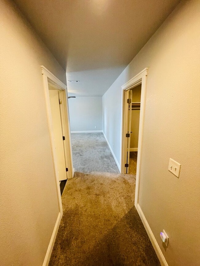 Building Photo - Entertainers delight, 3bdrm 2.5 bath home ...