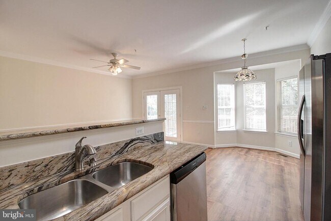 Building Photo - 8864 Briarcliff Ln