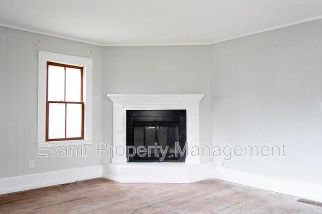 Building Photo - 126 N Walnut St