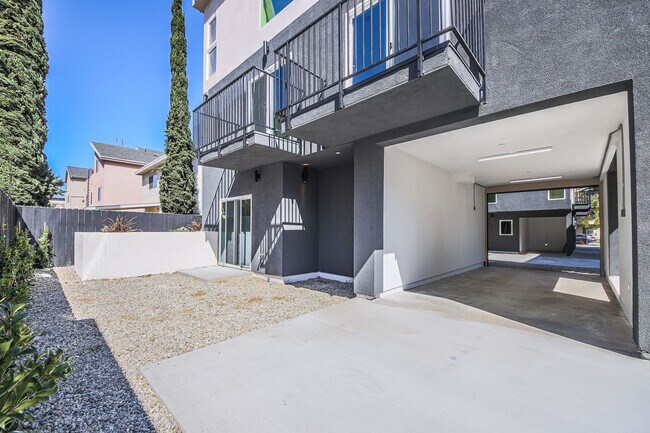 Building Photo - Luxury 2026 Townhomes with Massive Bedrooms + Decks with Views