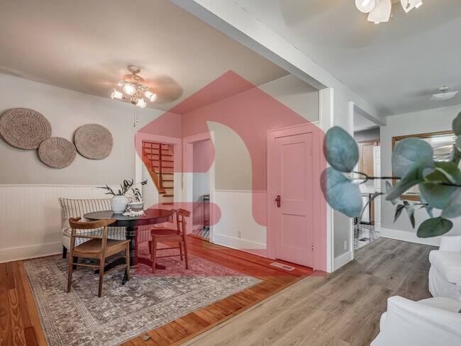 Building Photo - 1501 Gladstone Terrace