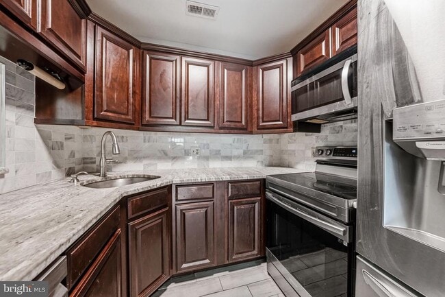 Building Photo - 4215C Aberdeen Dr