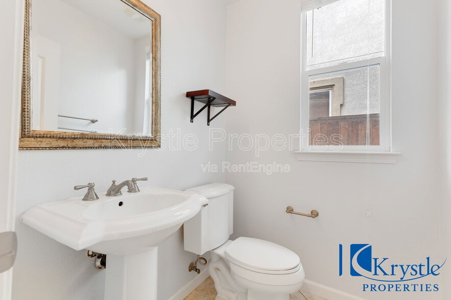 Building Photo - 1010 Madrone Ave