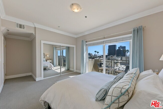 Building Photo - 11840 Dorothy St