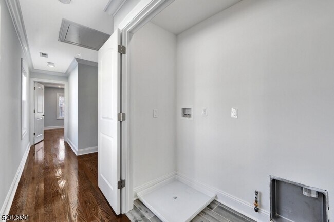 Building Photo - 126 N 15th St