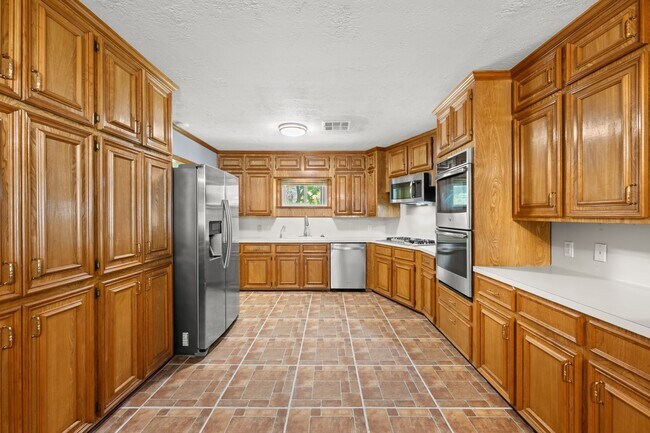 Building Photo - 616 Cannan Dr