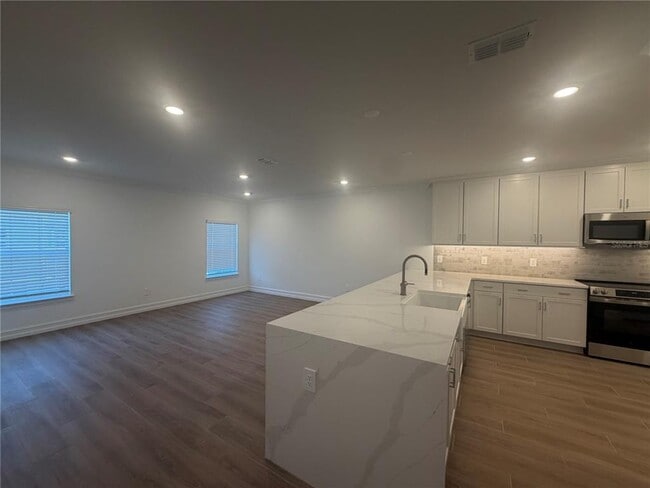 Building Photo - 1427 W Chestnut St