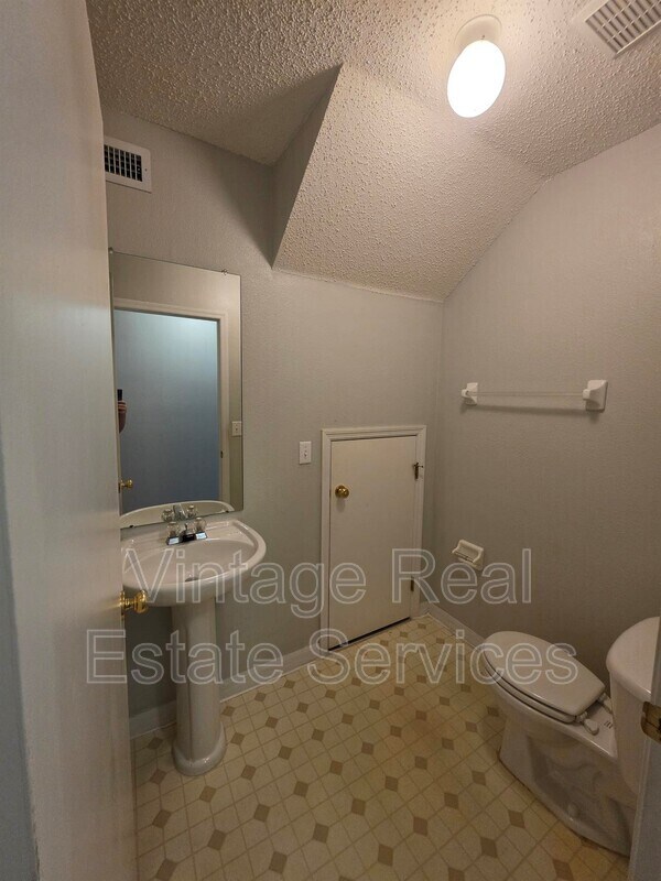 Building Photo - 2260 Fluorshire Dr
