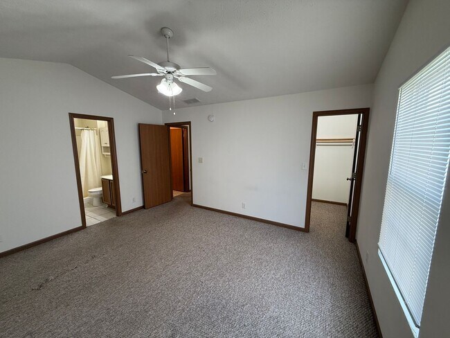 Building Photo - 2 bedroom and 2 bathroom property located in West Lafayette!