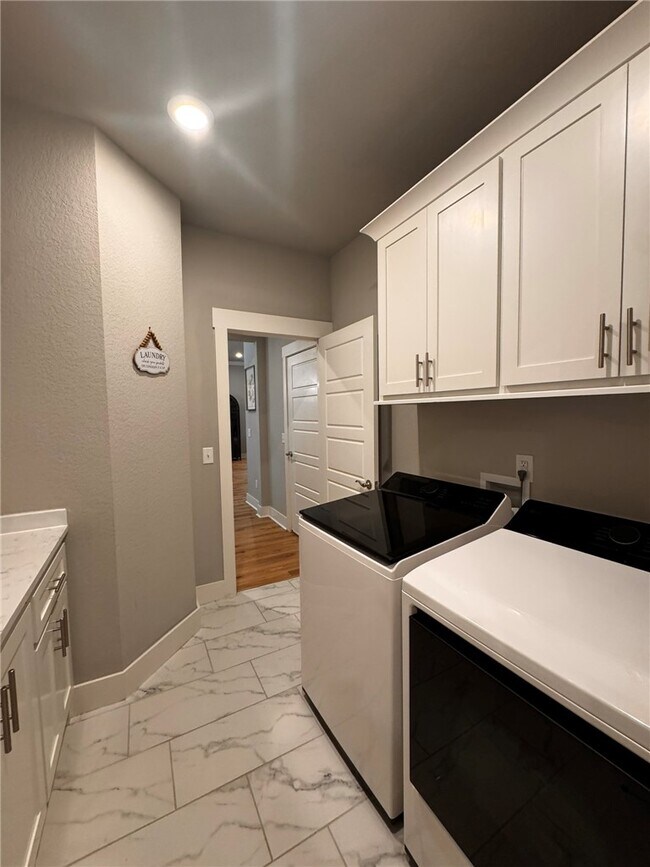 Building Photo - 12 Hobkirk Dr