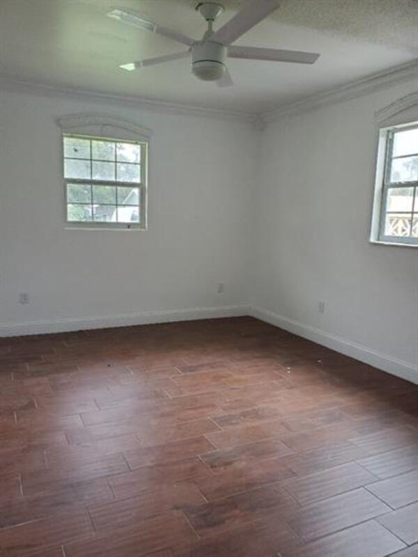 Building Photo - 1674 Louis Dr