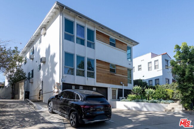 Building Photo - 1341 Burnside Ave