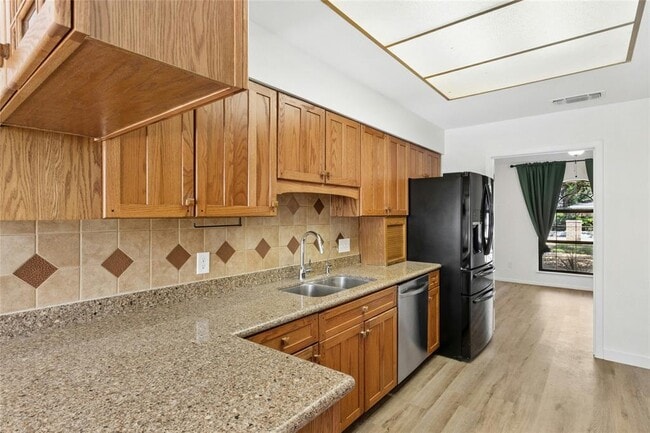 Building Photo - 1401 Dragon Dr