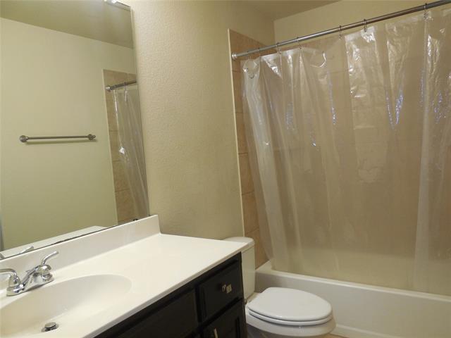 Building Photo - 13713 Blue Bell Dr