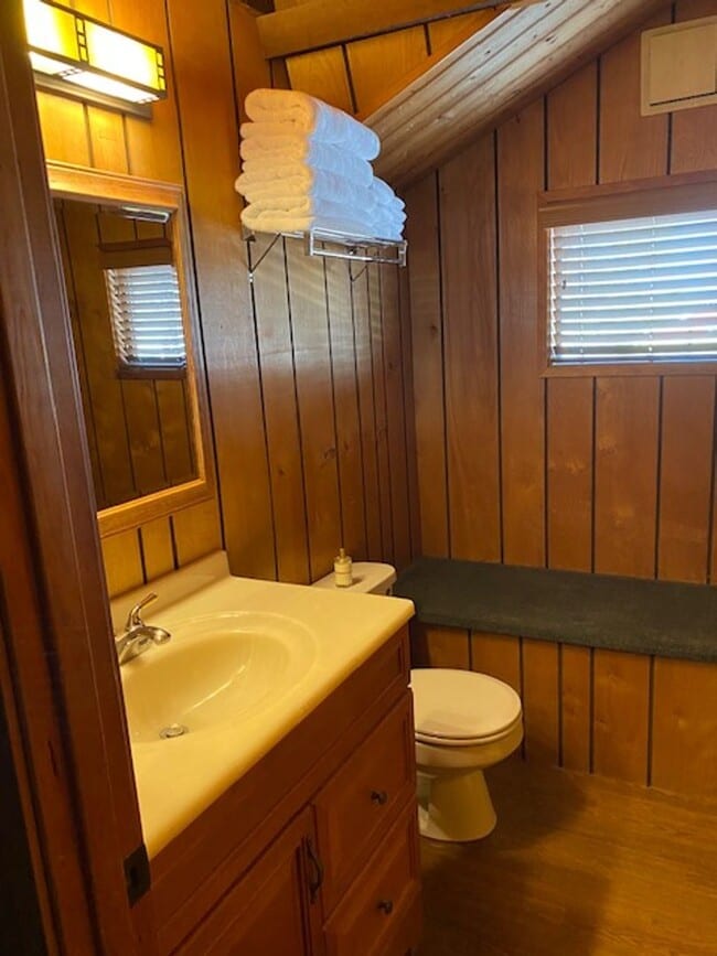 Building Photo - FULLY FURNISHED  - 2 bd Log Cabin in the H...