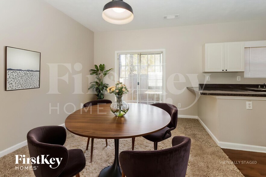 Building Photo - 2324 Sandspring Dr SW