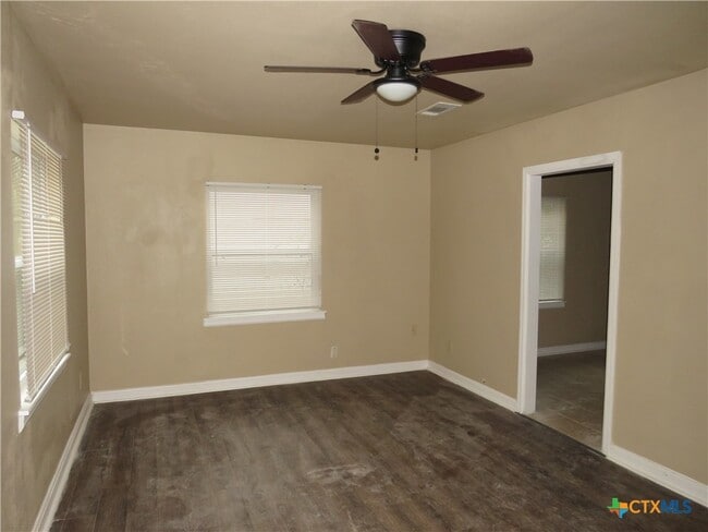 Building Photo - 214 E Munroe Ave