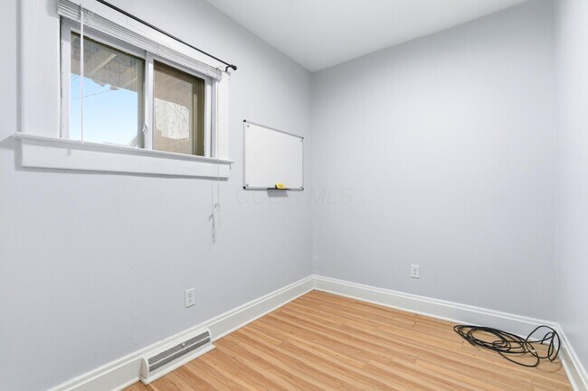 Building Photo - 19 E Mithoff St