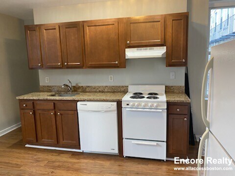 Building Photo - 224 Hanover St