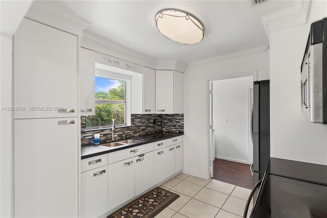 Building Photo - 4151 SW 56th Ave
