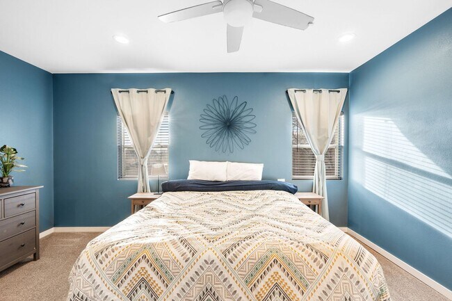 Building Photo - 3BD, 2.5BA Half-Duplex for Lease in Commerce City with 2-Car Garage