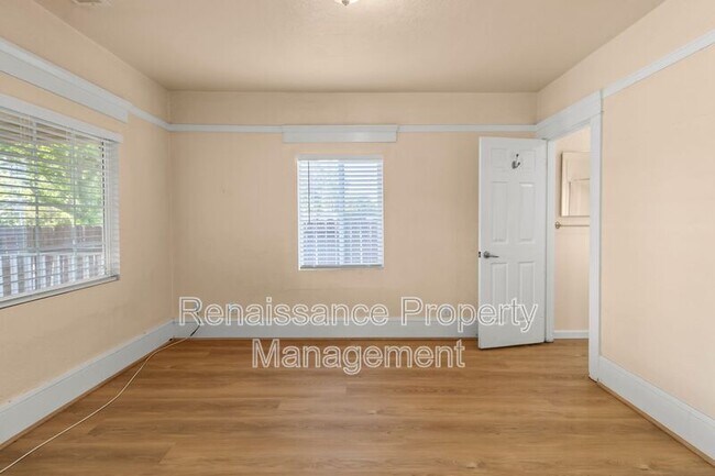 Building Photo - 1026 Windeler Ave