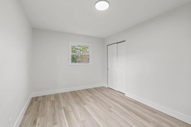 Building Photo - 2511 Baywood St