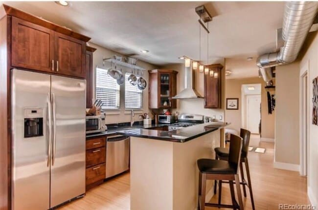 Building Photo - Updated 2-bedroom, 1-bath townhouse in the...