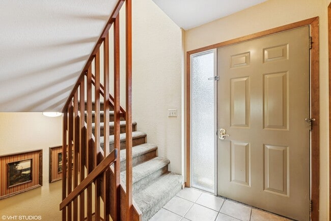 Building Photo - Whitefish River furnished Townhome