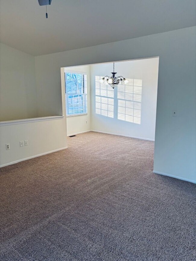 Building Photo - Beautiful 2 bedroom upper condo with 1 car garage, Harrison Township