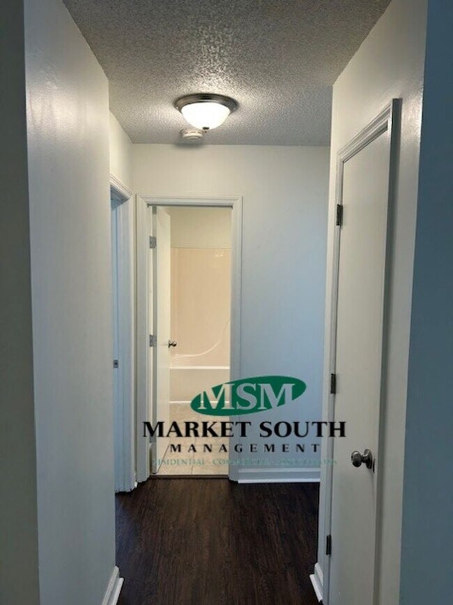 Building Photo - BRANDLEWOOD CUL-DE-SAC OFF GARRARD