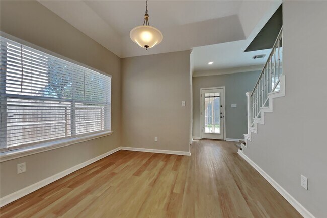 Building Photo - 30110 Granum Dr