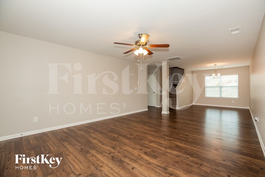 Building Photo - 1512 Summer View Ln