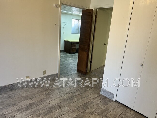 Building Photo - 270 Country Club Dr