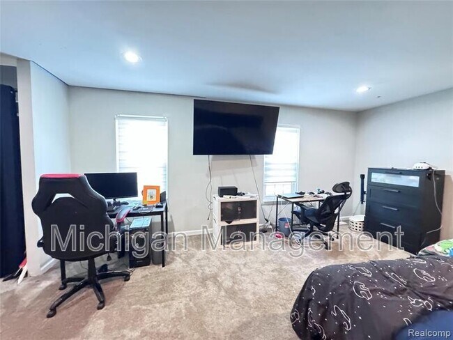 Building Photo - 5203 Forestdale Ct