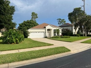 Building Photo - Fabulous 4/2 in Spring Glen Debary!
