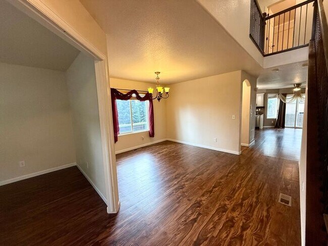 Building Photo - Stunning 4 bedroom/ 2.5 bath home with 2 car Attached Garage in Fort Collins, Colorado