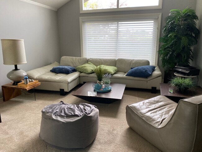 Building Photo - 943 Lurline Dr