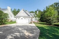 Building Photo - 4 Bedroom Pet-Friendly Home in Charlotte, NC with Main Street Renewal