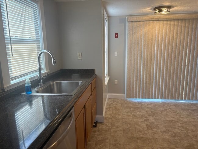 Building Photo - 16 Orleans Rd