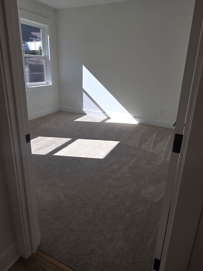 Building Photo - 3 bedroom 2.5 bathroom Custom Built Home