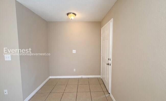 Building Photo - 3060 St Paul Dr