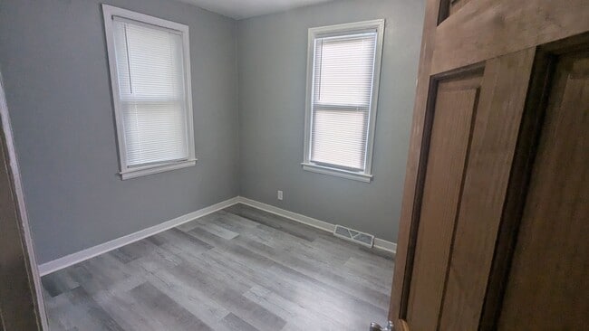 Building Photo - 2 bedroom, 1 bath house