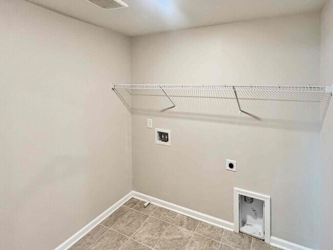 Building Photo - Fantastic 3 BR/2.5 BA Marietta Townhome in...