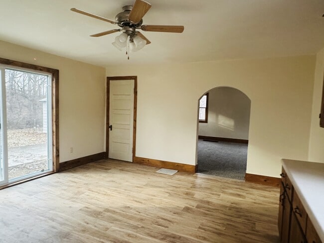 Building Photo - 340 N Mill St